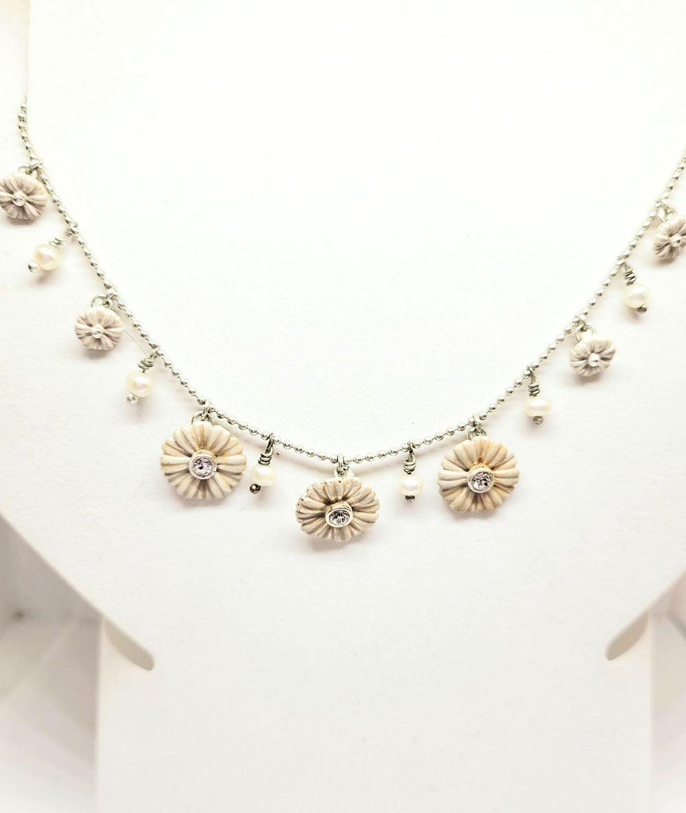 Cream pearl flower necklace – Red's Jewels